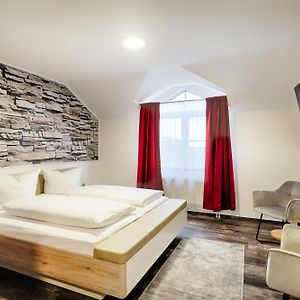 Standard Zimmer mit Kingsize-Bett